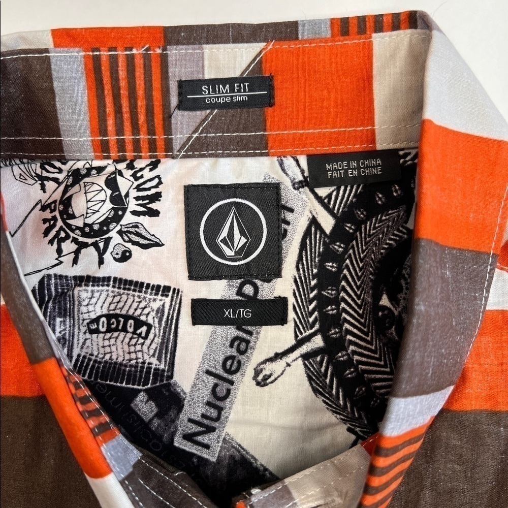 Volcom Size Xl Nwt Casual Button Down - image 2